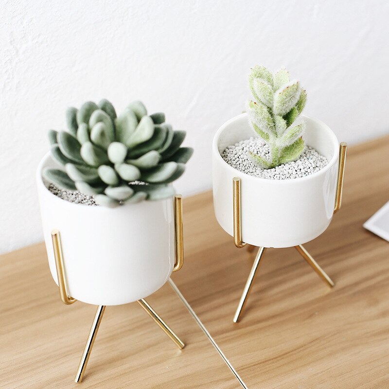 Nordische Keramik Vase - Minimalistisches Design mit Metallsockel