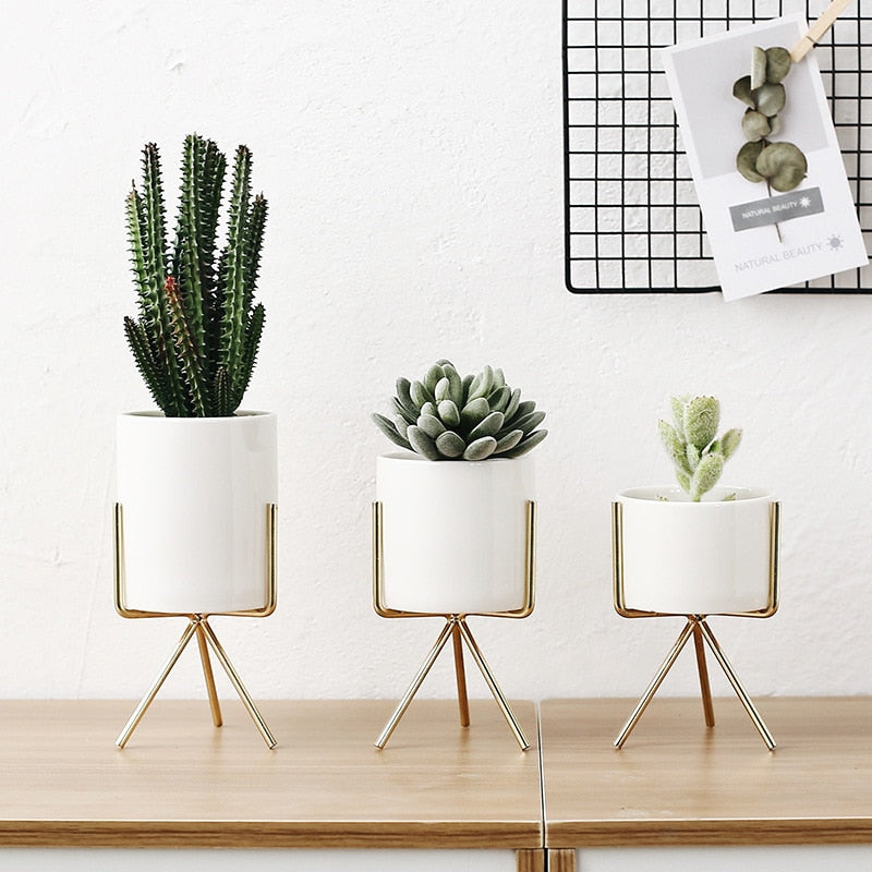 Nordische Keramik Vase - Minimalistisches Design mit Metallsockel