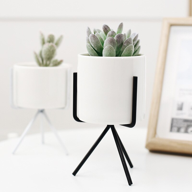Nordische Keramik Vase - Minimalistisches Design mit Metallsockel